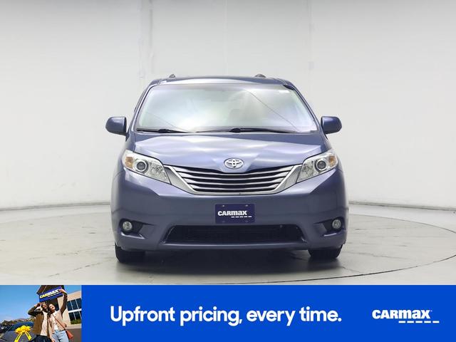 Photo of 2017 Blue Toyota Sienna