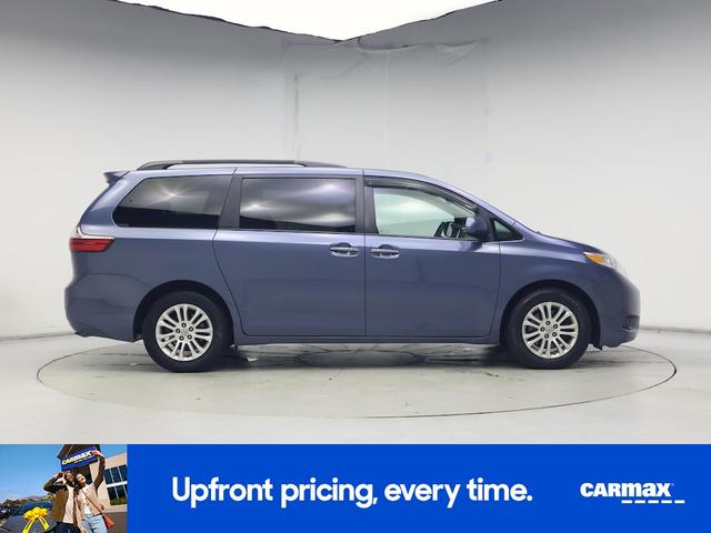 Photo of 2017 Blue Toyota Sienna