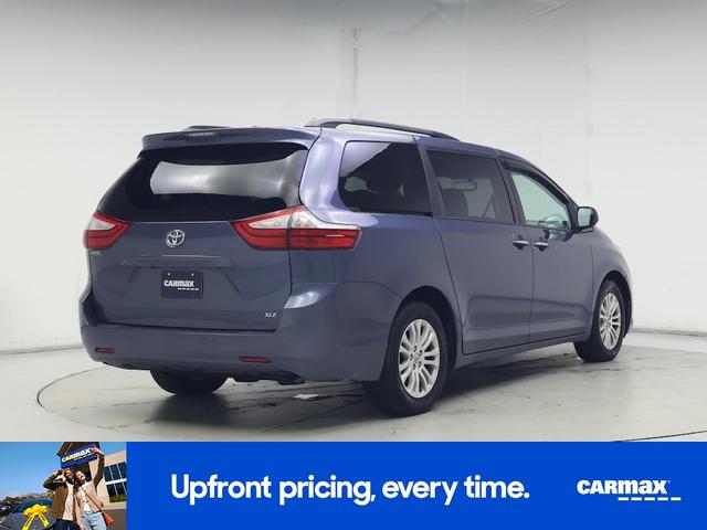 Photo of 2017 Blue Toyota Sienna