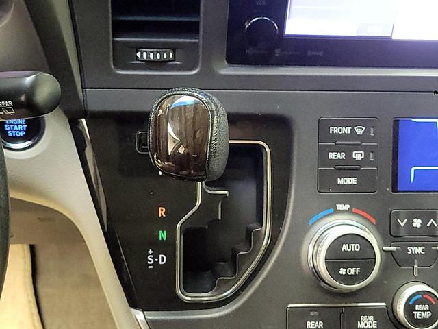 Photo of 2017 Blue Toyota Sienna
