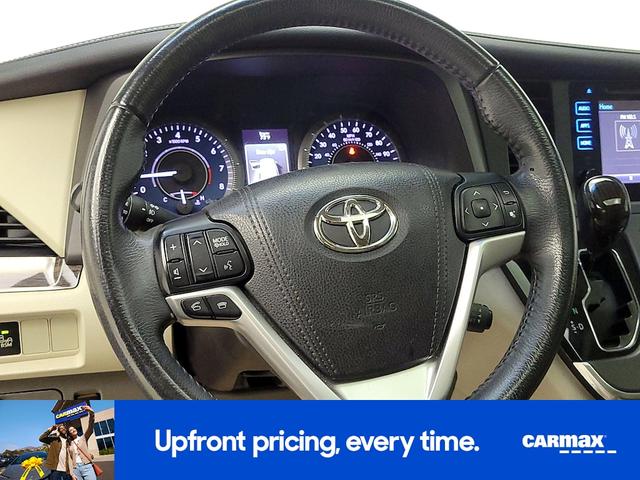 Photo of 2017 Blue Toyota Sienna