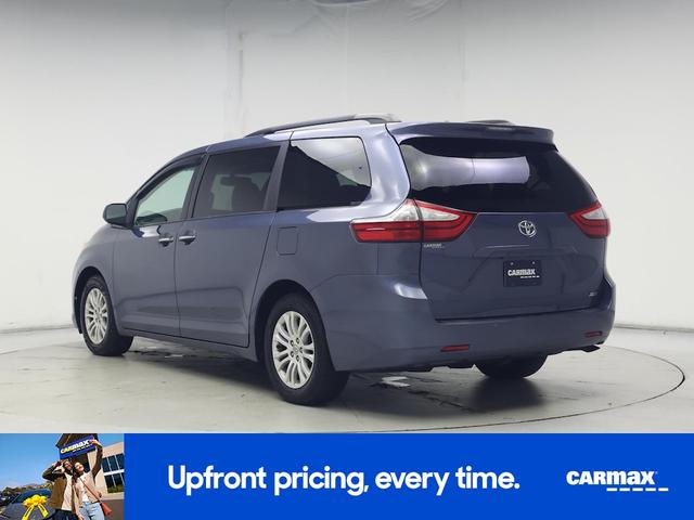 Photo of 2017 Blue Toyota Sienna