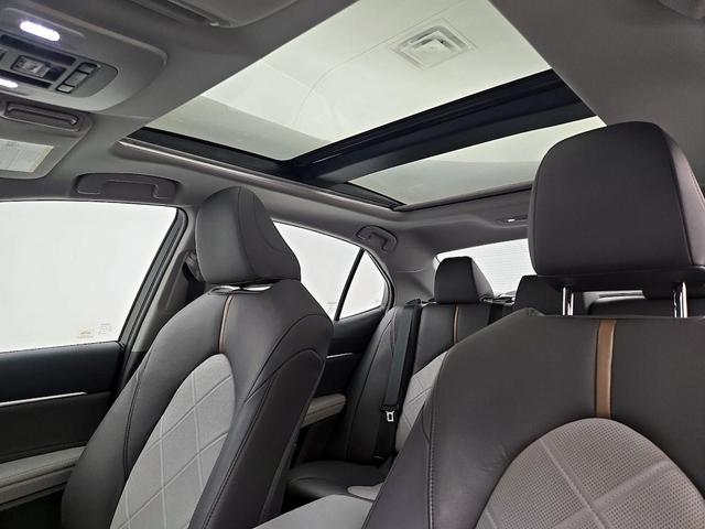 Photo of 2018 White Toyota Camry