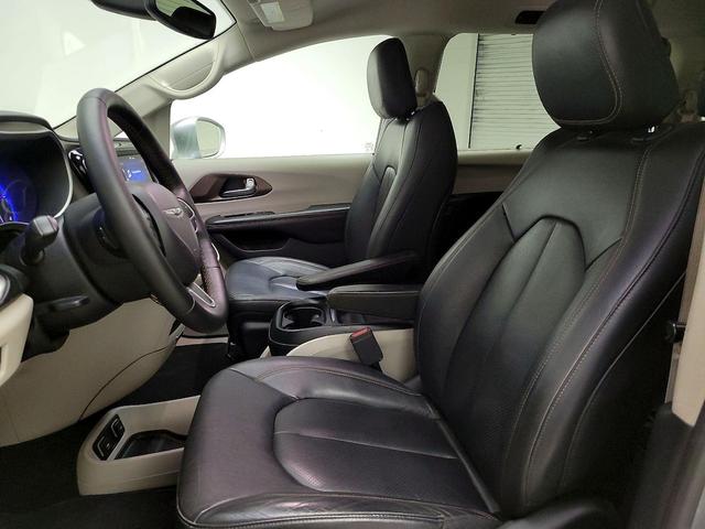 Photo of 2019 Gray Chrysler Pacifica