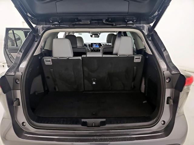 Photo of 2021 Gray Toyota Highlander Hybrid