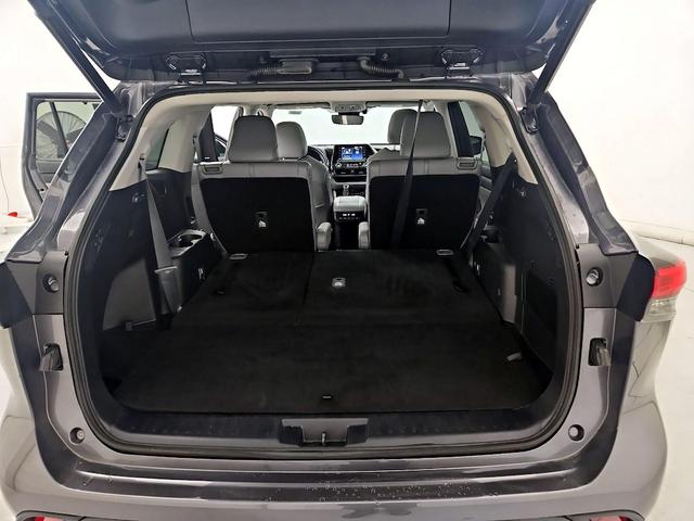 Photo of 2021 Gray Toyota Highlander Hybrid