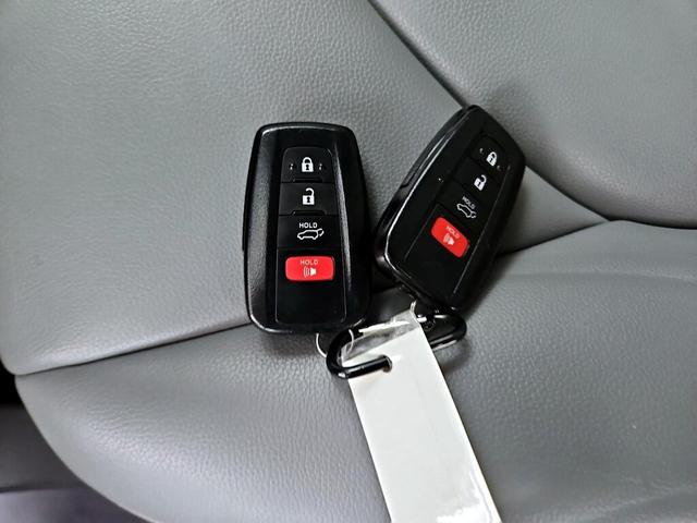 Photo of 2021 Gray Toyota Highlander Hybrid