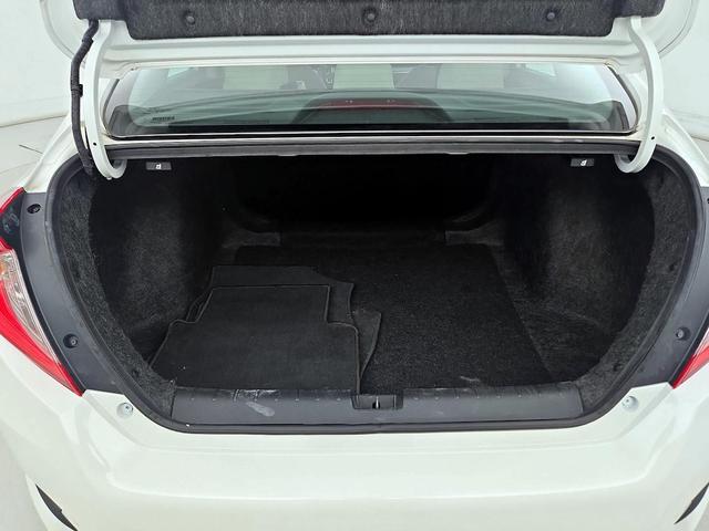 Photo of 2016 White Honda Civic