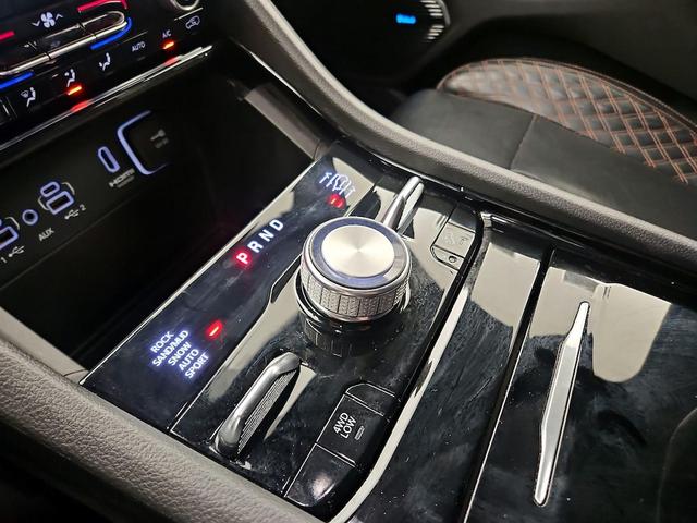 Photo of 2023 White Jeep Grand Cherokee L