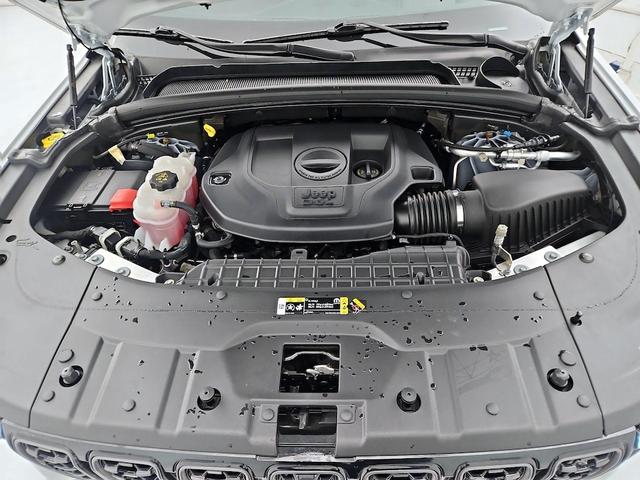 Photo of 2023 White Jeep Grand Cherokee L