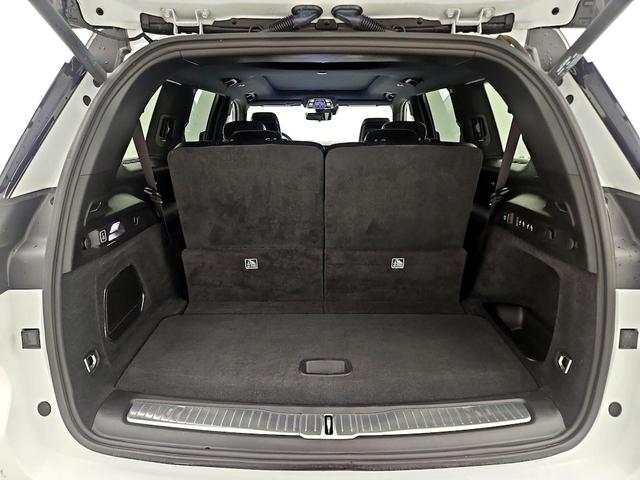Photo of 2023 White Jeep Grand Cherokee L