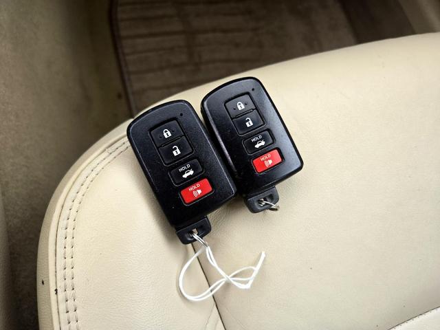 Photo of 2016 Burgundy Toyota Camry
