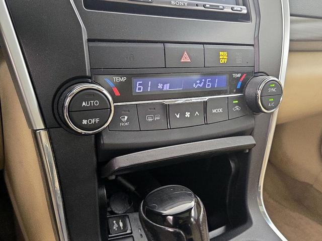 Photo of 2016 Burgundy Toyota Camry