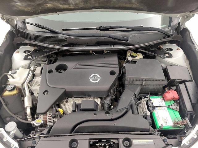 Photo of 2014 Silver Nissan Altima