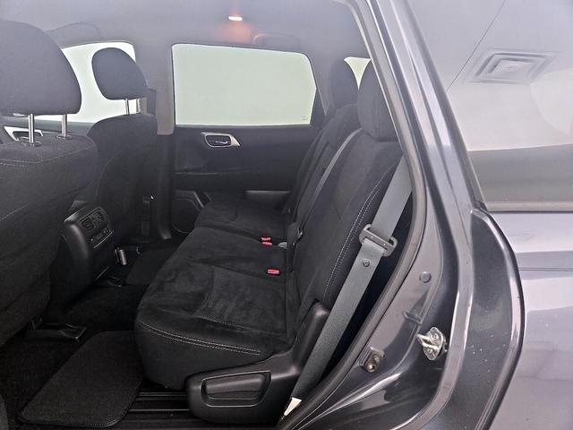 Photo of 2014 Gray Nissan Pathfinder