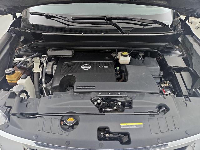 Photo of 2014 Gray Nissan Pathfinder