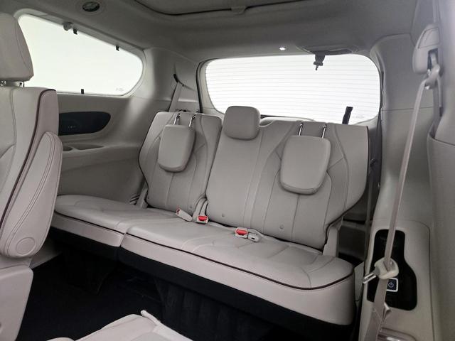 Photo of 2020 Silver Chrysler Pacifica