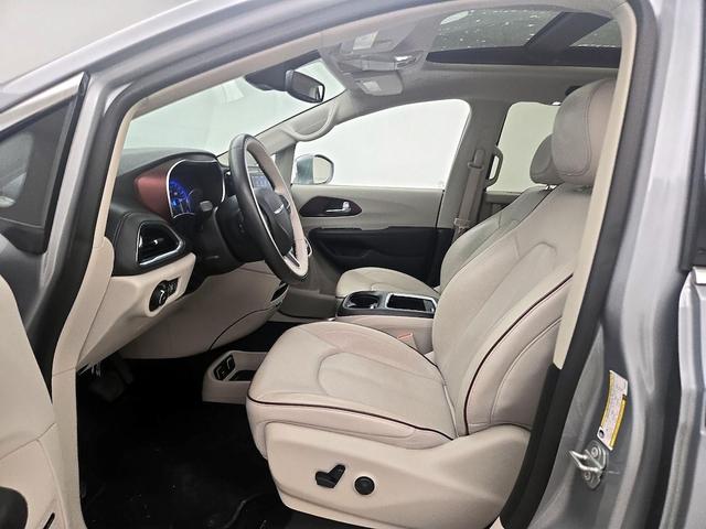 Photo of 2020 Silver Chrysler Pacifica
