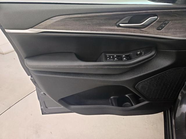 Photo of 2023 Gray Jeep Grand Cherokee