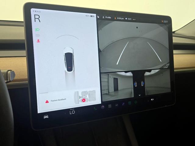 Photo of 2022 White Tesla Model Y