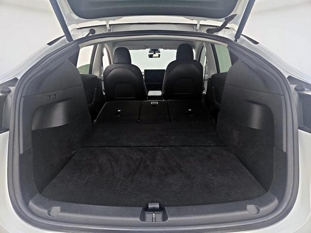 Photo of 2022 White Tesla Model Y