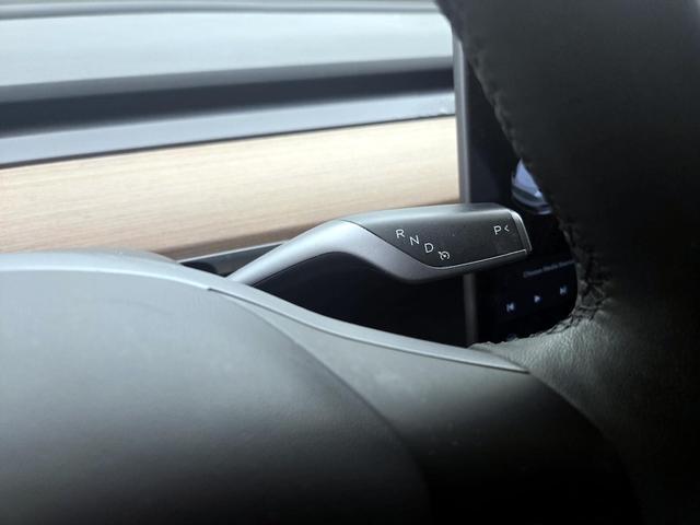 Photo of 2022 White Tesla Model Y