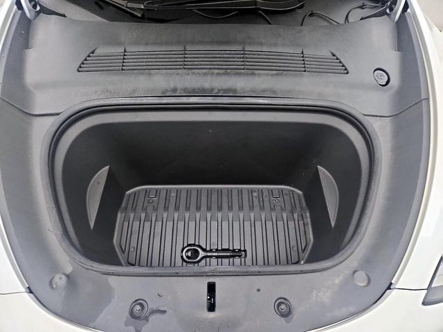 Photo of 2022 White Tesla Model Y