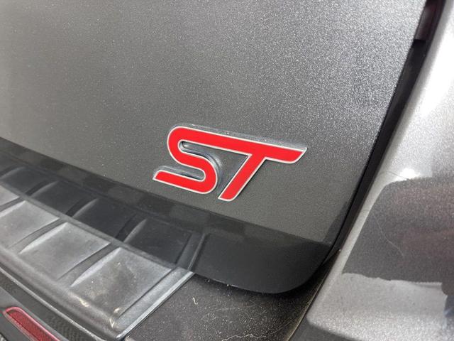Photo of 2020 MAGNETIC METALLIC Ford Explorer