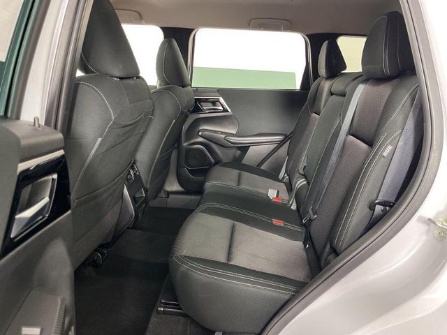 Photo of 2022 Diamond White Mitsubishi Outlander
