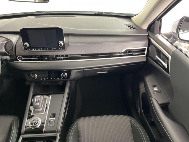 Photo of 2022 Diamond White Mitsubishi Outlander