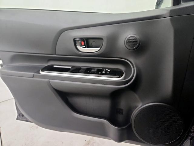 Photo of 2016 Black Toyota Prius c