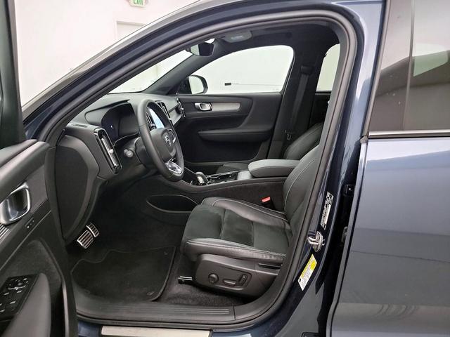 Photo of 2022 Blue Volvo XC40 Recharge Pure Electric