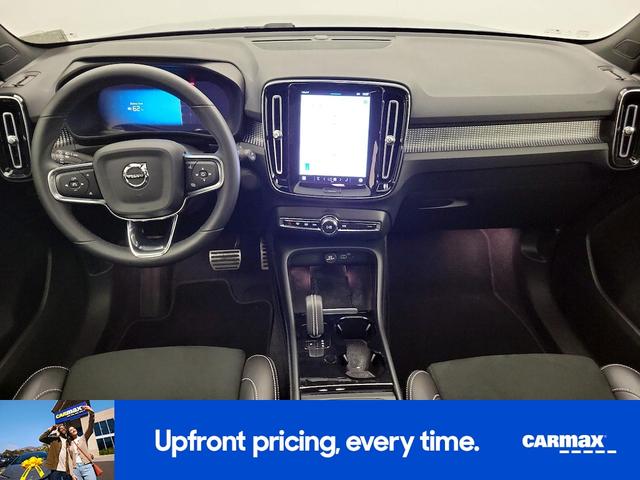 Photo of 2022 Blue Volvo XC40 Recharge Pure Electric