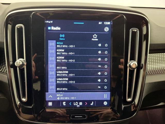 Photo of 2022 Blue Volvo XC40 Recharge Pure Electric