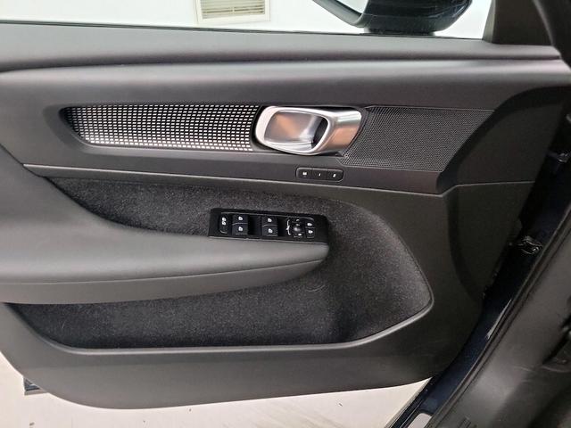 Photo of 2022 Blue Volvo XC40 Recharge Pure Electric
