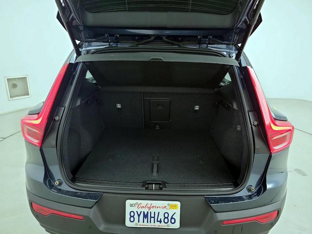 Photo of 2022 Blue Volvo XC40 Recharge Pure Electric