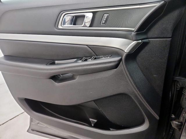 Photo of 2016 Gray Ford Explorer