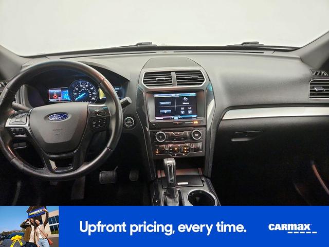 Photo of 2016 Gray Ford Explorer