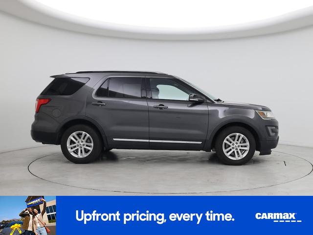 Photo of 2016 Gray Ford Explorer