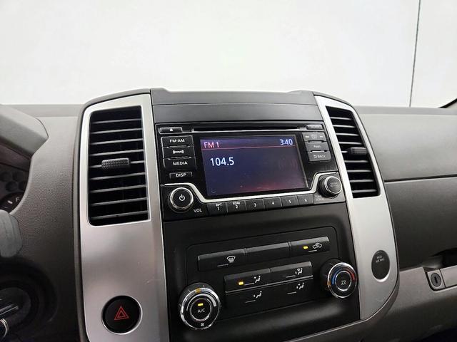 Photo of 2016 White Nissan Frontier