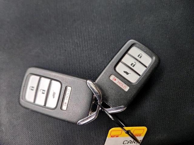 Photo of 2015 White Honda CR-V