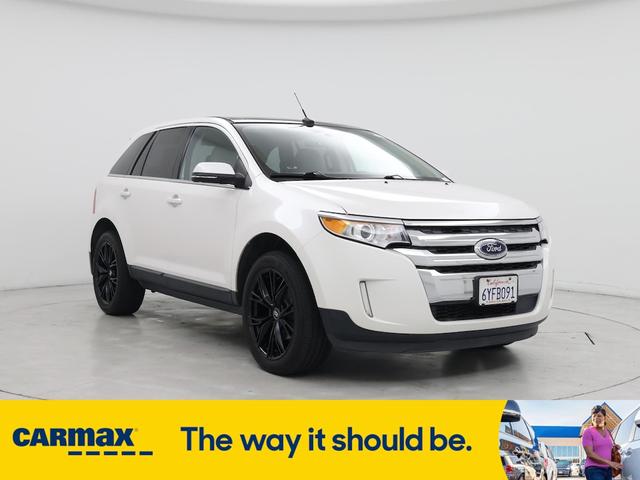 Photo of 2013 White Ford Edge