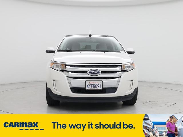 Photo of 2013 White Ford Edge