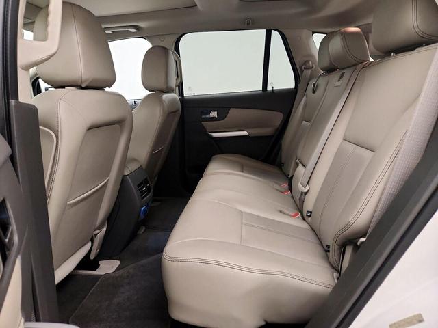 Photo of 2013 White Ford Edge
