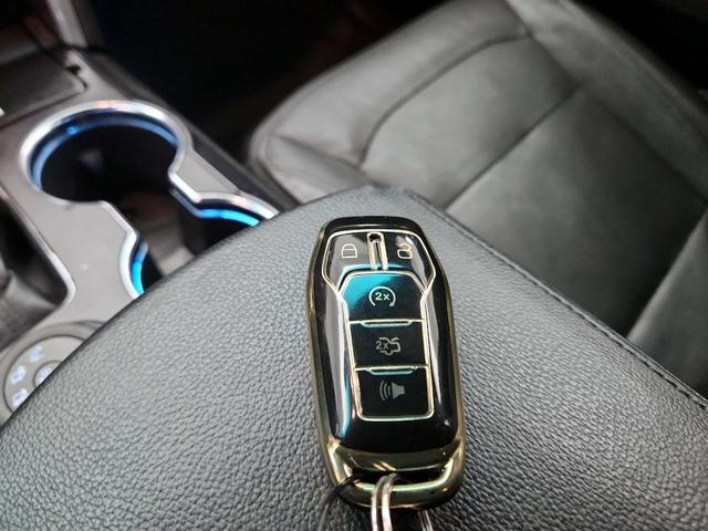 Photo of 2016 Black Ford Explorer