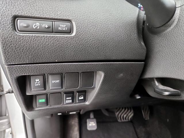 Photo of 2016 Silver Nissan Rogue