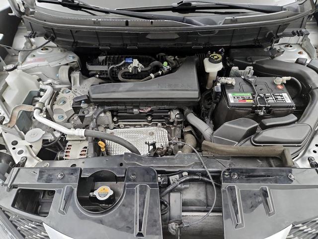 Photo of 2016 Silver Nissan Rogue