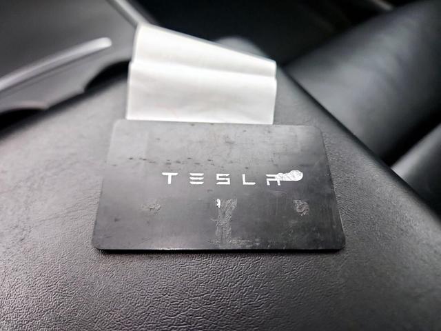 Photo of 2022 Gray Tesla Model 3