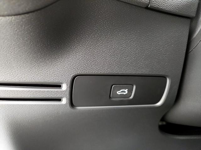 Photo of 2024 White Volvo XC40