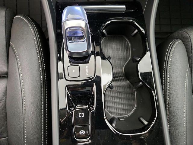 Photo of 2024 White Volvo XC40